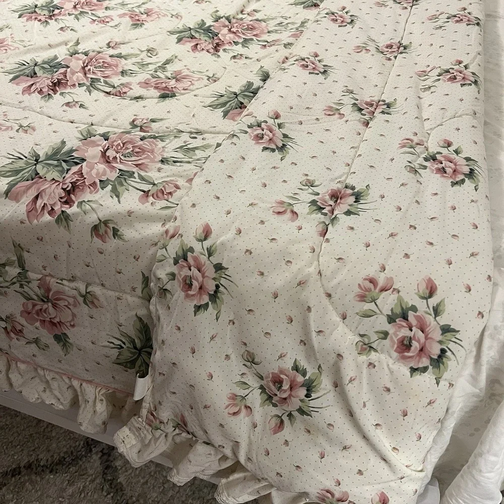 Vtg 90s Romantic English Country Quilted Reverse King Comforter Rose Dot Ruffle
